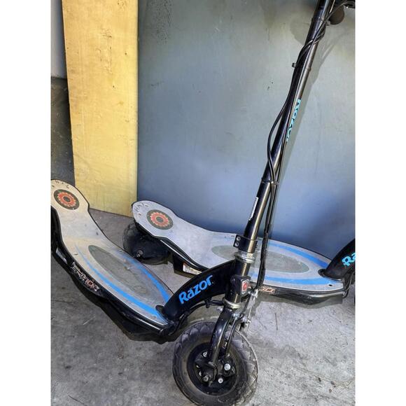 2x Razor Power Core E100 Electric Scooters – As-Is / Untested - Picture 2 of 7